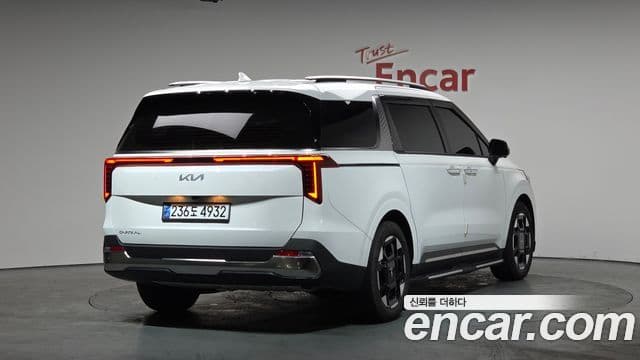 Kia Carnival 2024 — Şəkil 2/20