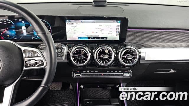 Mercedes-Benz GLB-Class 2021 — ფოტო 14/20