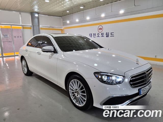 Mercedes-Benz E-Class 2023 — ფოტო 1/20