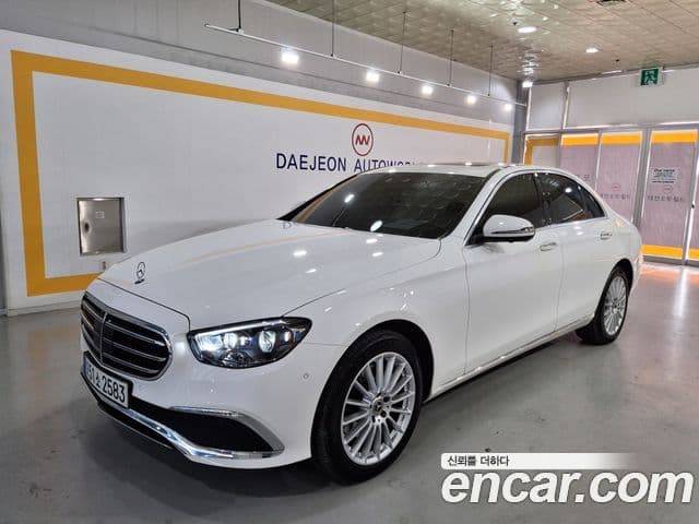 Mercedes-Benz E-Class 2023 — ფოტო 2/20