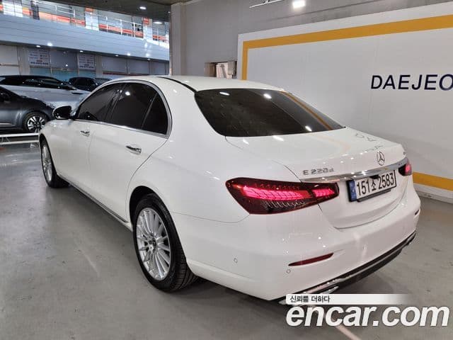 Mercedes-Benz E-Class 2023 — ფოტო 3/20