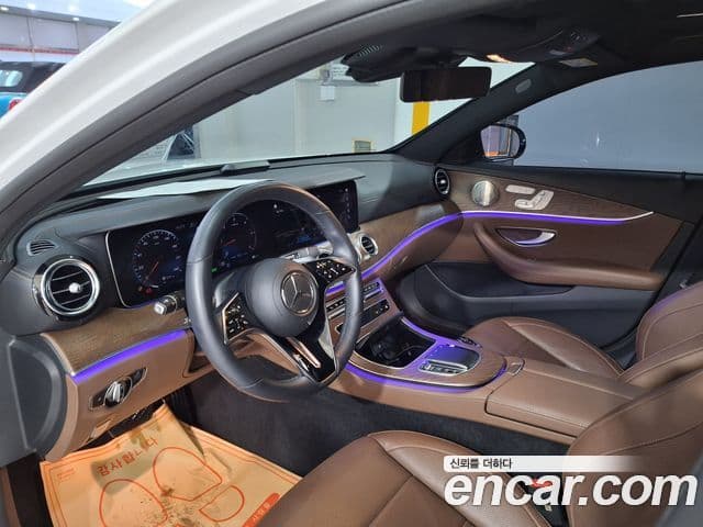 Mercedes-Benz E-Class 2023 — ფოტო 6/20