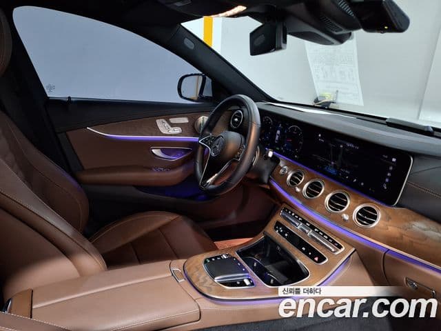 Mercedes-Benz E-Class 2023 — ფოტო 7/20