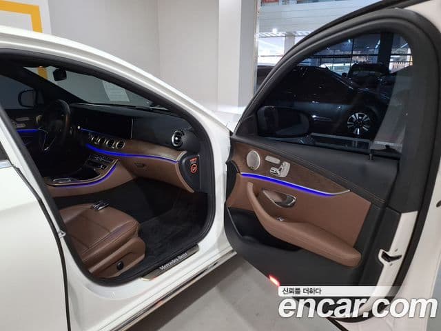 Mercedes-Benz E-Class 2023 — ფოტო 9/20