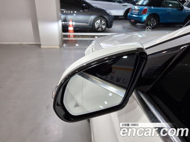 Mercedes-Benz E-Class 2023 — ფოტო 16/20