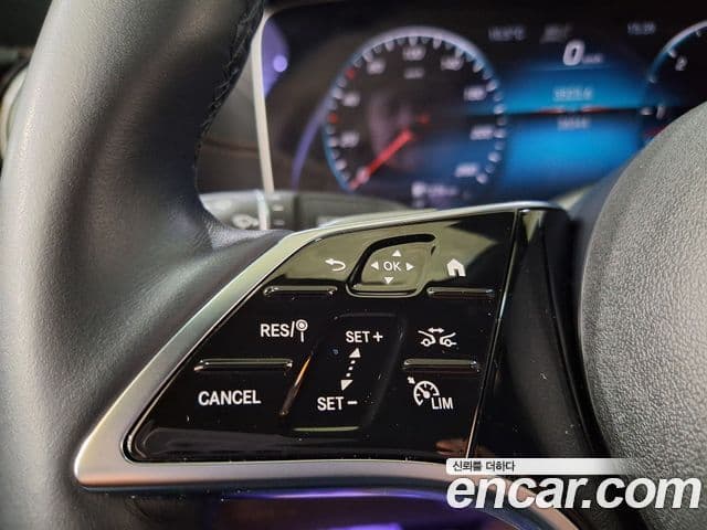 Mercedes-Benz E-Class 2023 — ფოტო 19/20
