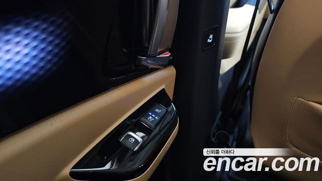 Kia Carnival 2021 — Фото 19/20
