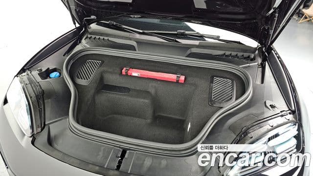 Porsche Macan EV 2025 — ფოტო 16/20