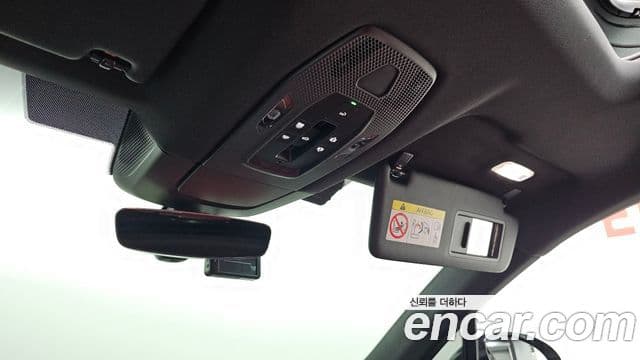 Porsche Macan EV 2025 — ფოტო 18/20