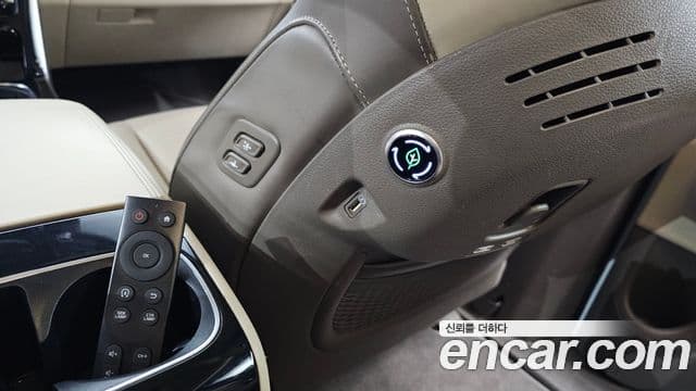 Kia Carnival 2021 — Фото 18/20