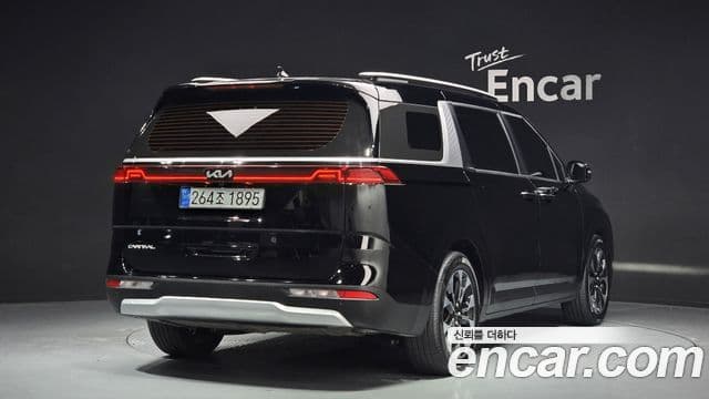 Kia Carnival 2022 — ფოტო 2/20