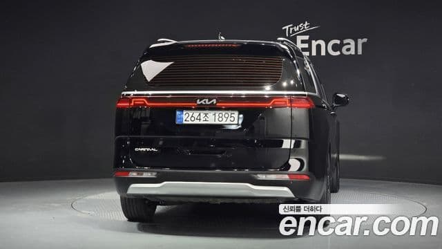 Kia Carnival 2022 — ფოტო 4/20