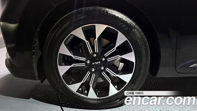 Kia Carnival 2022 — ფოტო 5/20