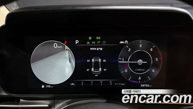 Kia Carnival 2022 — ფოტო 8/20