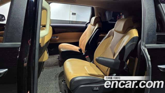 Kia Carnival 2022 — ფოტო 12/20