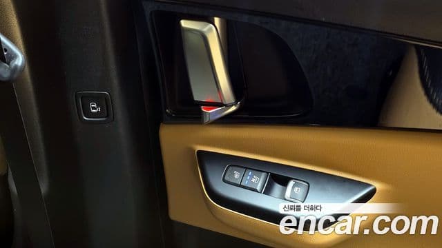 Kia Carnival 2022 — ფოტო 19/20