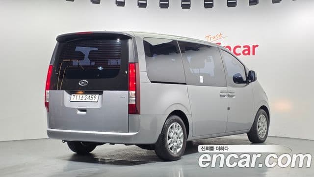 Hyundai Staria 2023 — ფოტო 2/20