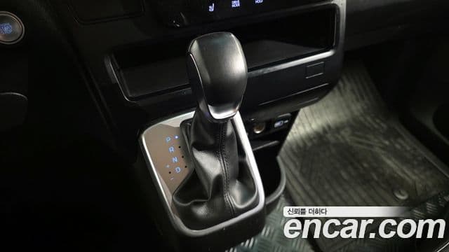 Hyundai Staria 2023 — ფოტო 9/20