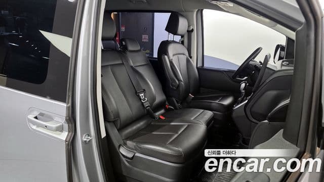 Hyundai Staria 2023 — ფოტო 12/20