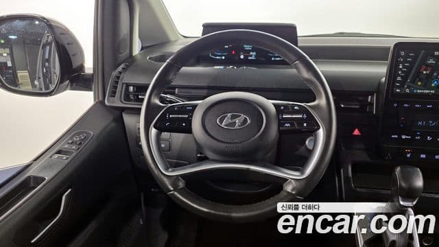 Hyundai Staria 2023 — ფოტო 13/20