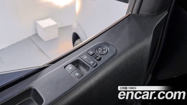 Hyundai Staria 2023 — ფოტო 14/20