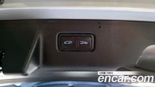 Hyundai Staria 2023 — ფოტო 19/20