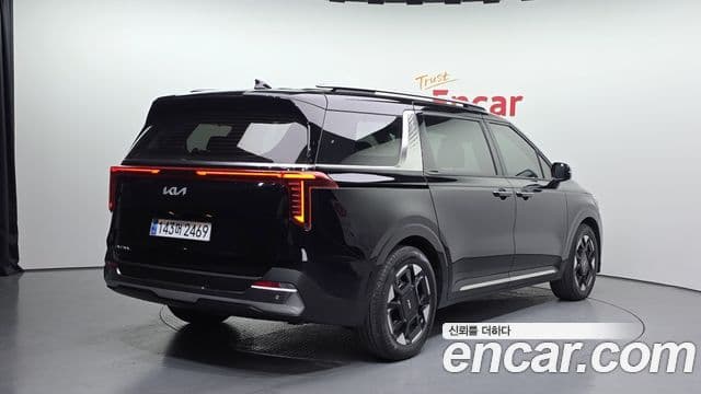 Kia Carnival 2024 — Şəkil 2/20