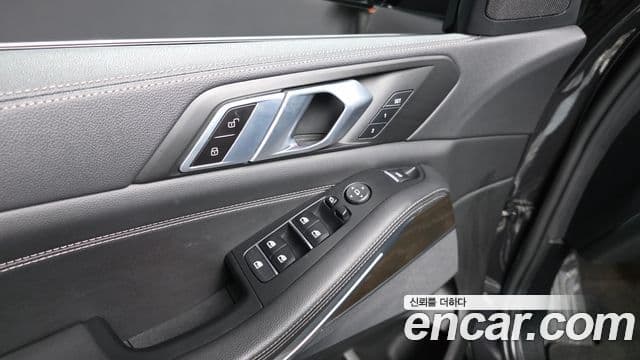 BMW X5 2021 — ფოტო 17/20