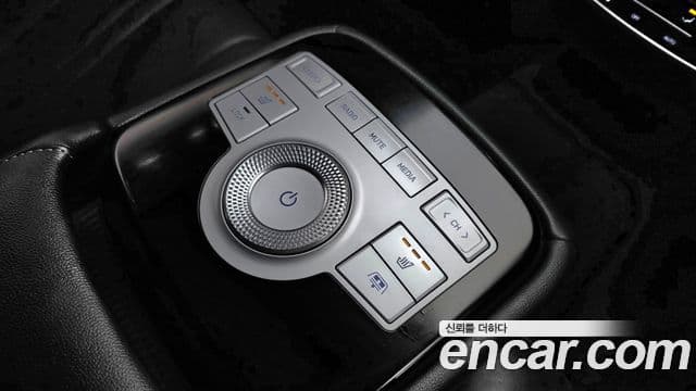 Genesis Electrified G80 2022 — Şəkil 19/20
