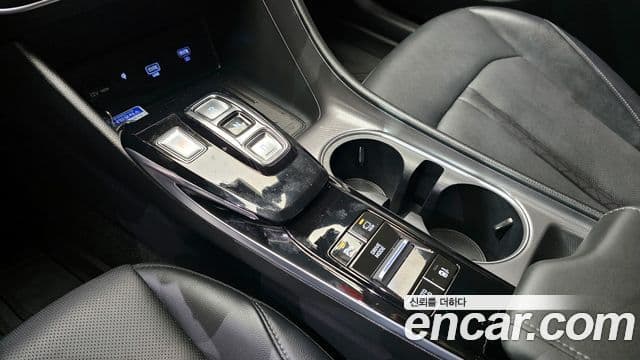 Hyundai Sonata Hybrid 2022 — Photo 9/20