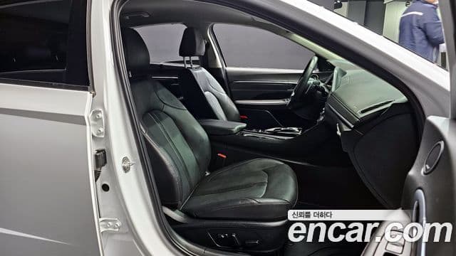 Hyundai Sonata Hybrid 2022 — Photo 13/20