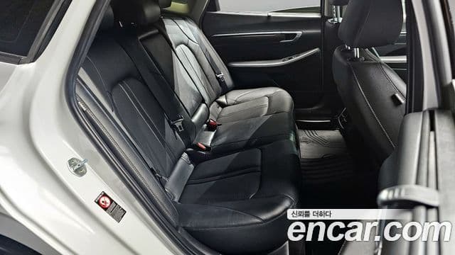 Hyundai Sonata Hybrid 2022 — Photo 2/20