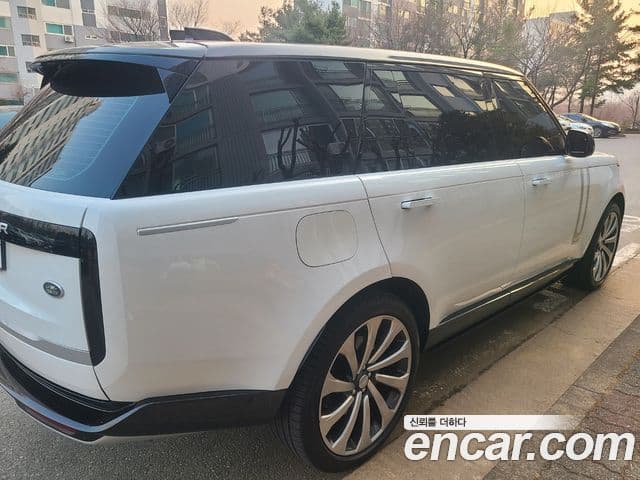 Land Rover Range Rover 2023 — ფოტო 4/16