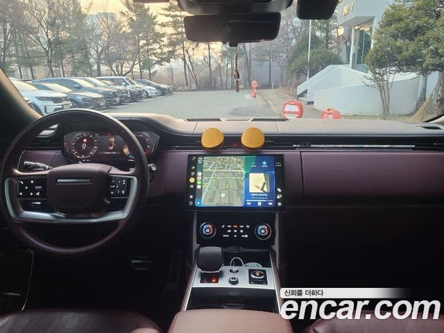 Land Rover Range Rover 2023 — ფოტო 6/16
