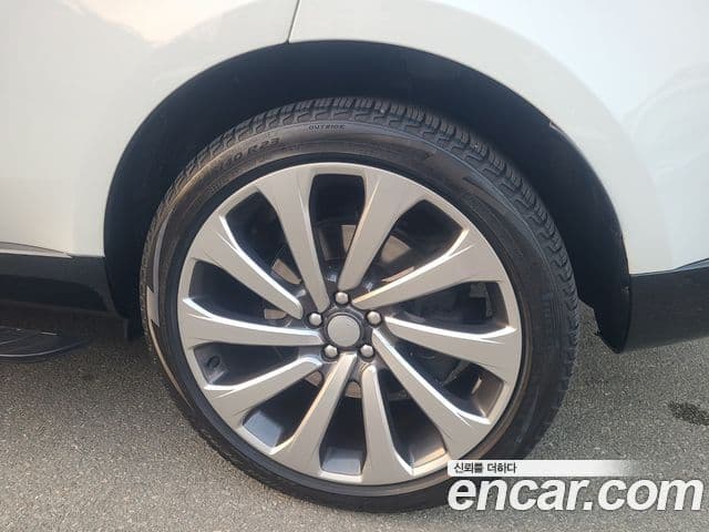 Land Rover Range Rover 2023 — ფოტო 12/16