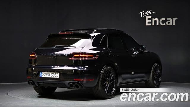 Porsche Macan 2018 — Şəkil 1/20