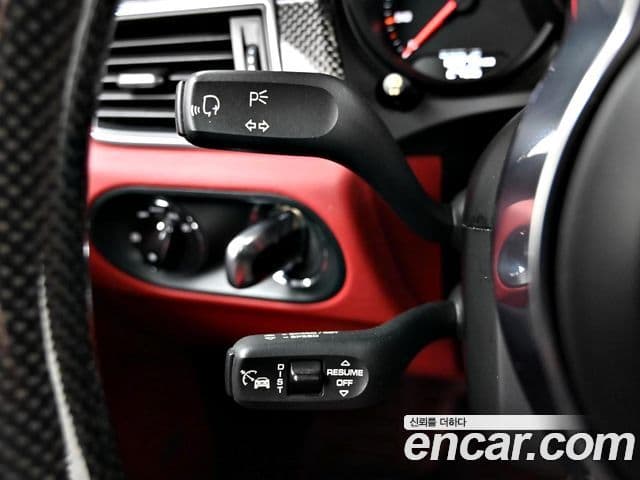 Porsche Macan 2018 — Şəkil 16/20