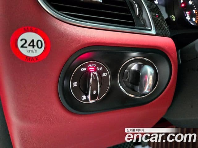 Porsche Macan 2018 — Photo 19/26