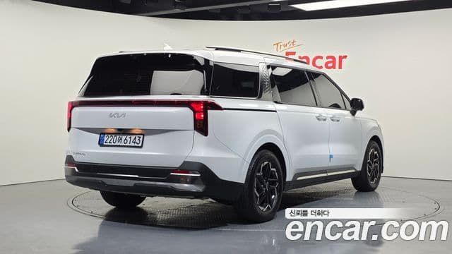 Kia Carnival 2024 — Şəkil 2/20