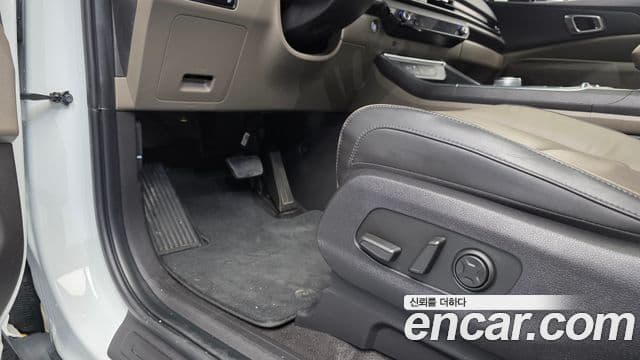 Kia Carnival 2024 — Şəkil 17/20