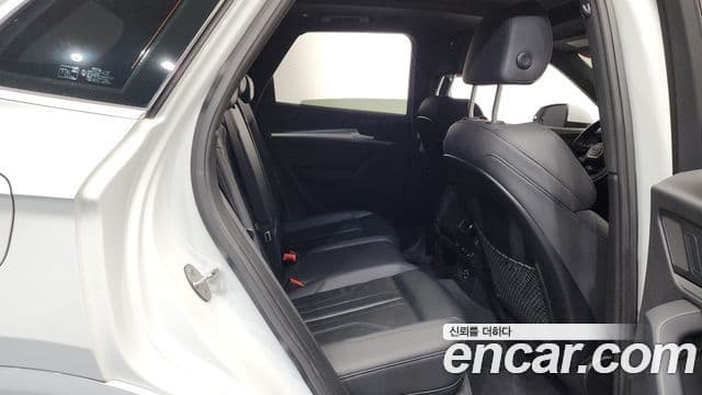 Audi Q5 2020 — Şəkil 12/20