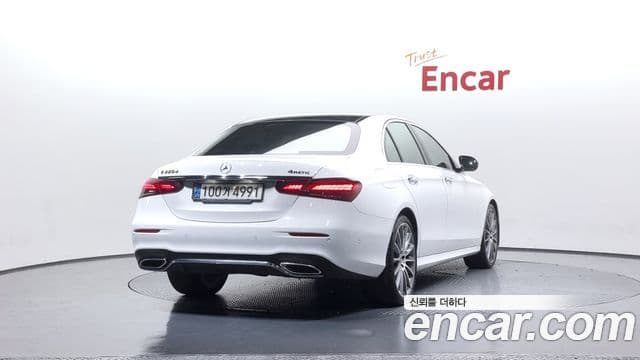 Mercedes-Benz E-Class 2021 — ფოტო 2/20