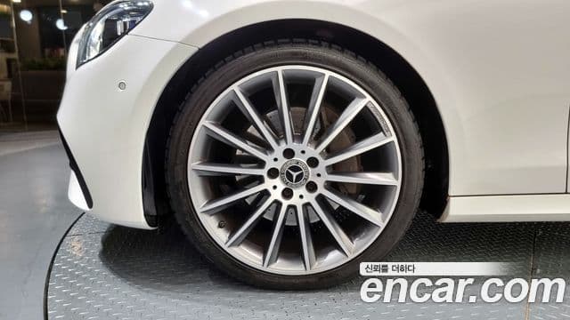 Mercedes-Benz E-Class 2021 — ფოტო 5/20
