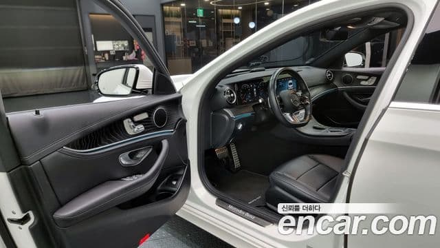 Mercedes-Benz E-Class 2021 — ფოტო 11/20