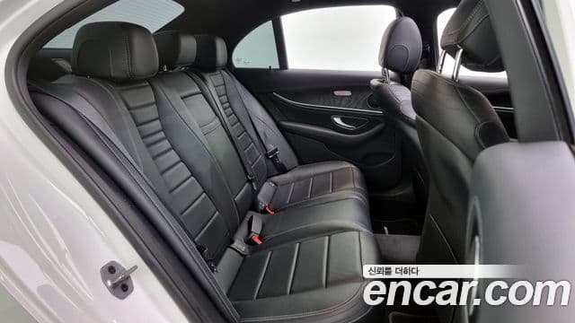 Mercedes-Benz E-Class 2021 — ფოტო 12/20