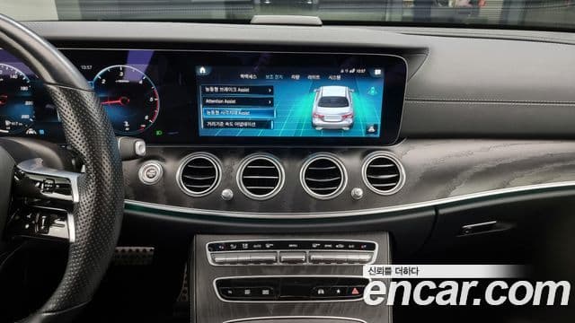 Mercedes-Benz E-Class 2021 — ფოტო 14/20