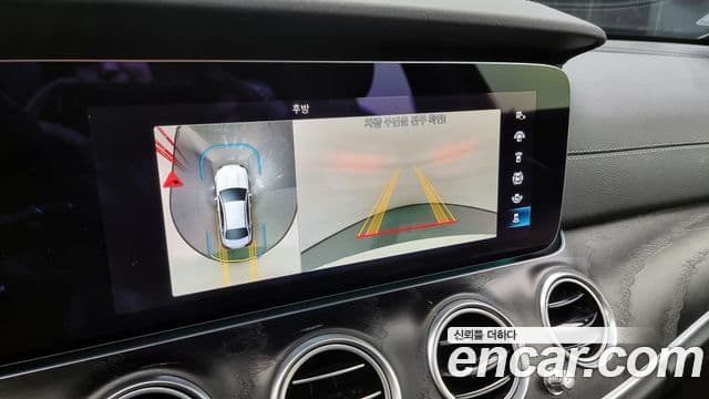 Mercedes-Benz E-Class 2021 — ფოტო 15/20