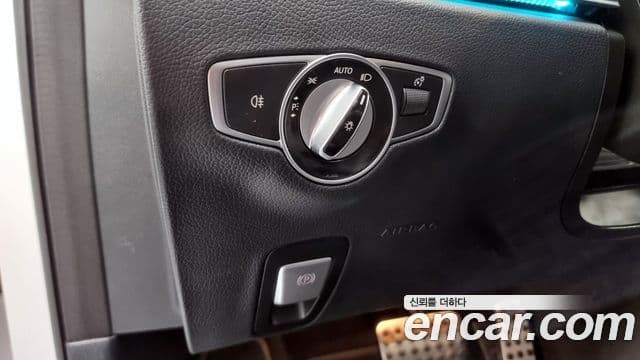Mercedes-Benz E-Class 2021 — ფოტო 16/20