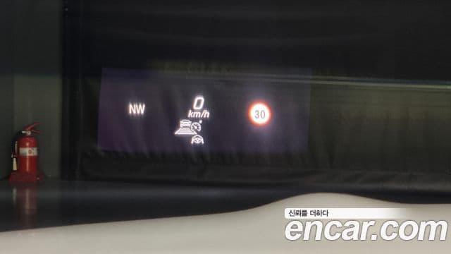 Mercedes-Benz E-Class 2021 — ფოტო 18/20