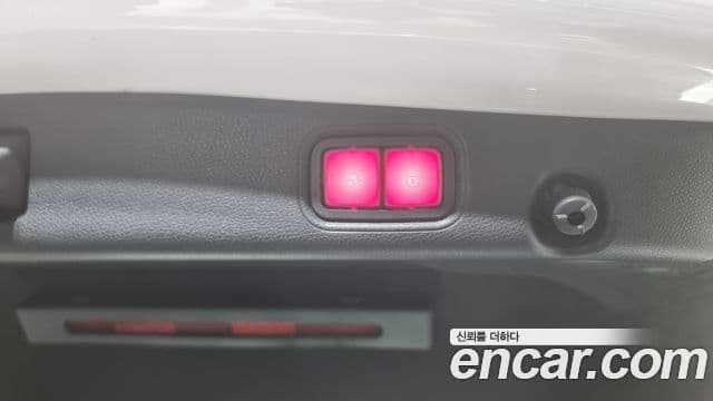 Mercedes-Benz E-Class 2021 — ფოტო 20/20